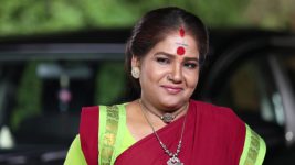 Aayutha Ezhuthu S01E257 Kaliammal's Warning to Lingam Full Episode