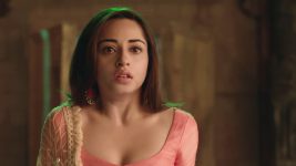 Adhe Kangal S01E35 Piya's Narrow Escape Full Episode