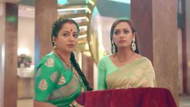 Adhe Kangal S01E46 Vedashree, Chaitali on a Mission Full Episode