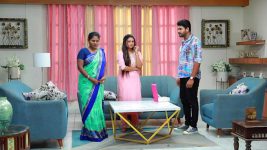 Bharathi Kannamma S01E837 Sarathi Deceives Venba Full Episode