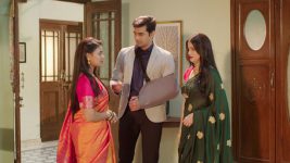Lagnachi Bedi S01 E251 Raghav Makes an Attempt