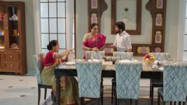Lagnachi Bedi S01E224 Rajshri Feels Anxious Full Episode