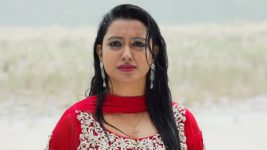 Nenjam Marapathillai S01E11 Sathya, Vikram Split! Full Episode