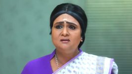 Nenjam Marapathillai S01E135 Akhilandeshwari's New Strategy Full Episode