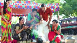 Nenjam Marapathillai S01E156 Vikram's Family in High Spirits Full Episode
