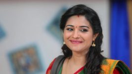 Nenjam Marapathillai S01E185 Birthday Surprise for Saranya Full Episode