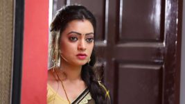 Nenjam Marapathillai S01E353 Sathya's Request to Vikram Full Episode