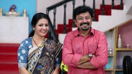 Nenjam Marapathillai S01E357 Priya, Meenakshi to Tie the Knot Full Episode