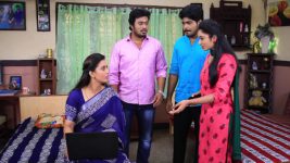 Paavam Ganesan S01E357 Guna Tries to Unravel the Truth Full Episode