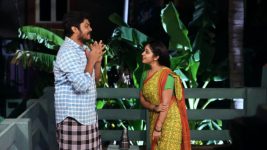 Ponmagal Vanthaal S01E447 Rohini, Gautham Share a Moment Full Episode