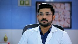 Sillunu Oru Kaadhal S01E556 18th October 2022 Full Episode Sillunu Oru Kaadhal S01E556 18th October 2022 Full Episode