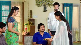 Srimathi Srinivas S01E184 Vinod's Blessings to Sridevi Full Episode