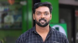 Sundhari Neeyum Sundharan Naanum S01E333 Velu Gets a Job Full Episode