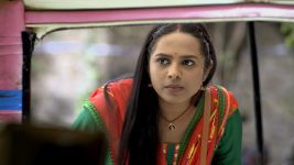 Tu Chandane Shimpit Jashi S01E29 Charu Takes A Lift Full Episode