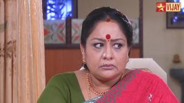 Deivam Thandha Veedu S04E23 Ram refuses to buy a saree Full Episode