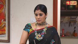 Deivam Thandha Veedu S08E08 Chitra suspects Priya Full Episode