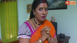 Deivam Thandha Veedu S12E19 Bhanumathy threatens the director Full Episode