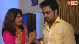 Deivam Thandha Veedu S12E24 Ravi forgives Priya Full Episode