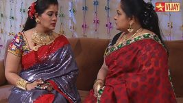 Deivam Thandha Veedu S13E23 Chitradevi confides in Sumitra Full Episode