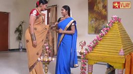 Deivam Thandha Veedu S14E13 Chitradevi blesses Seeta Full Episode