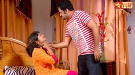 Deivam Thandha Veedu S15E15 Ravi chokes Priya Full Episode