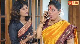 Deivam Thandha Veedu S16E38 Priya and Bhanumathy panic Full Episode