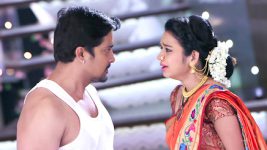 Kulaswamini S03E44 Rajas Threatens Arohi Full Episode