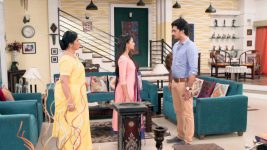 Lek Mazhi Ladki S09E25 Saket Threatens Meera Full Episode