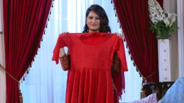 Nakalat Saare Ghadle S02E61 Neha Alters Her Dress Full Episode