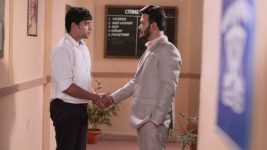 Nakalat Saare Ghadle S02E75 Dhaval Bails Out Sanjay Full Episode
