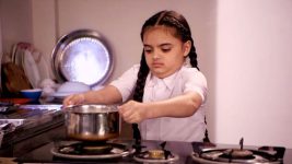 Yeh Hai Mohabbatein S32E37 Pihu Burns Her Hand Full Episode