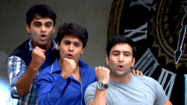 Badi Door Se Aaye Hain S01 E561 Daulatram Ki Pool Party
