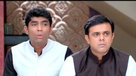 Badi Door Se Aaye Hain S01 E75 Ghost in Vasant's Society