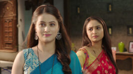 Lagnachi Bedi S01 E310 Madhurani's New Strategy