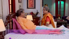 Tumpa Autowali S01 E250 Madhura scares Sanjay