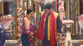 Thikpyanchi Rangoli S01 E446 Madhavi, Vinayak's  Celebration