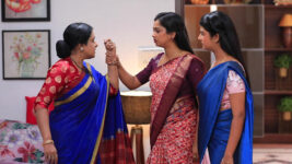Eeramaana Rojaave S02 E301 Priya Is Infuriated