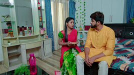 Nuvvu Nenu Prema S01 E248 Padmavathi Comforts Vikramaditya