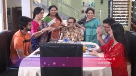 Sohag Chand S01 E153 Chand helps Sohag to pack her tiffin!