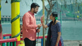 Krishnamma Kalipindhi Iddarini S01 E08 Akhila's Successful Mission