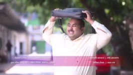 Sohag Chand S01 E172 Sohag hands over the cheque to Chand.
