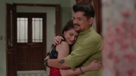 Lagnachi Bedi S01 E443 Madhurani, Raya Share a Moment