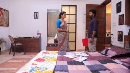 Eeramaana Rojaave S02 E400 Priya Stays Stubborn