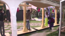 Bigg Boss (Colors tv) S09 E37 Housemates play 'Rassi toh phassi'