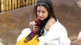 Chandira Nandhini S02 E21 Nandhini's Awkward Situation