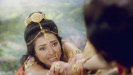 Chandira Nandhini S04 E102 Nandhini Is Pushed Off A Cliff!