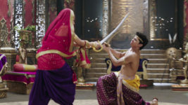Chandira Nandhini S04 E139 Nandhini-Bindusara Cross Swords
