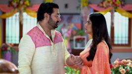 Ekka Dokka S01 E348 Radhika Meets Dr. Guha