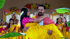 Ekka Dokka S01 E352 Dr. Guha Surprises Radhika