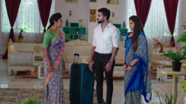 Krishna Mukunda Murari S01 E199 Krishna, Murari in a Tight Spot